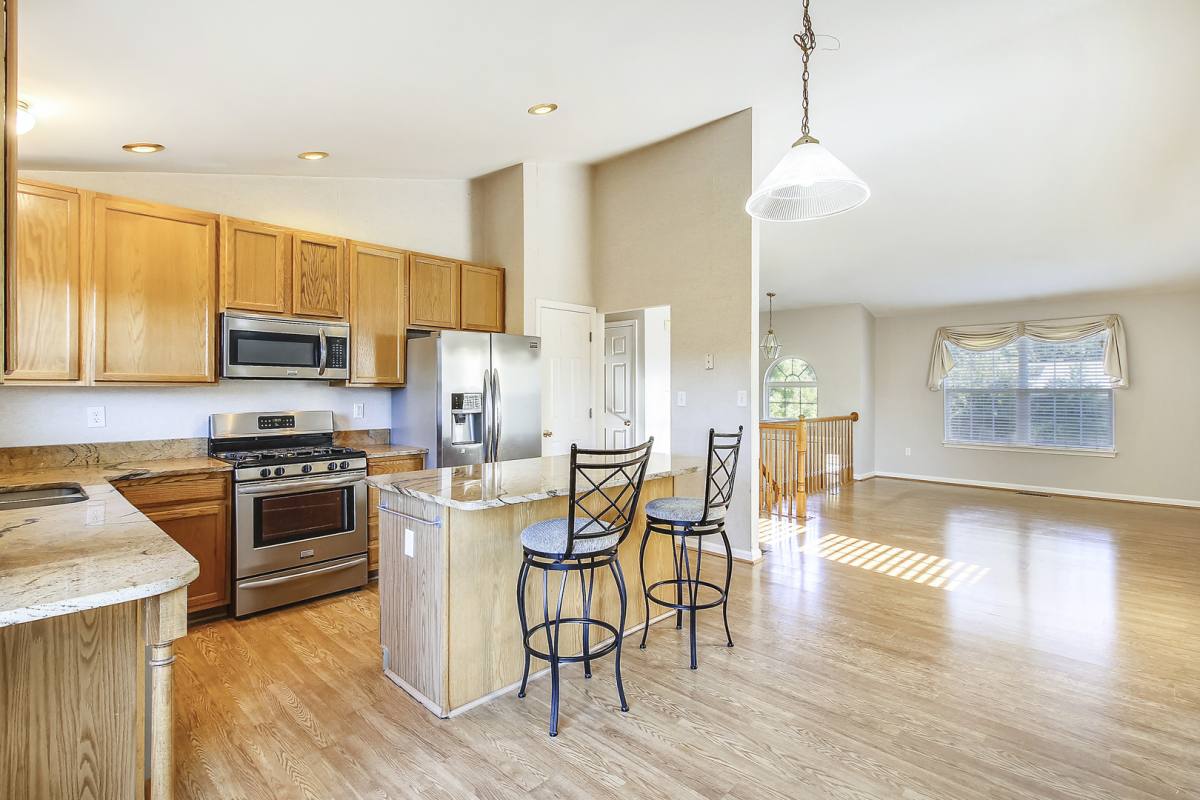 House for rent at 102 W Deer Park Rd, Gaithersburg, MD 20877