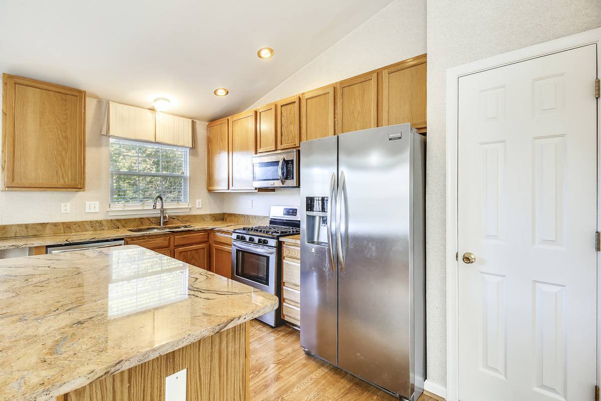 House for rent at 102 W Deer Park Rd, Gaithersburg, MD 20877