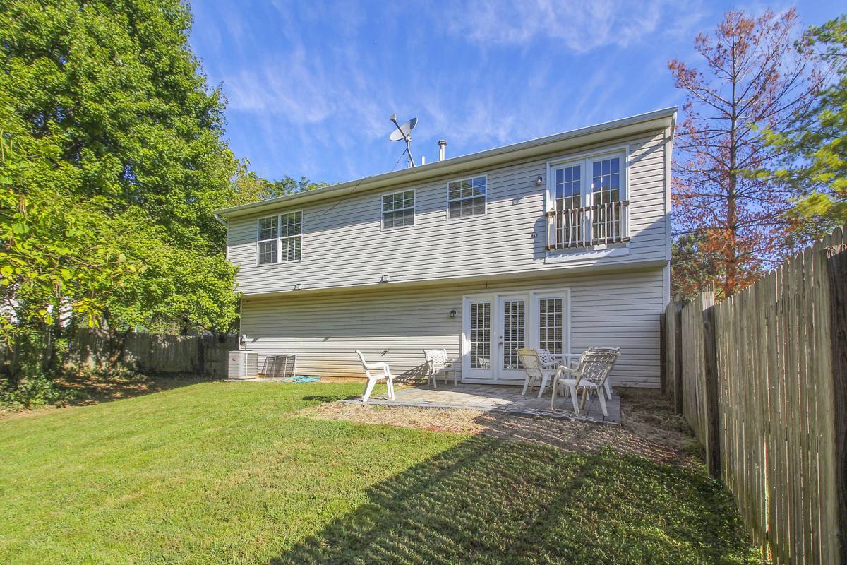 House for rent at 102 W Deer Park Rd, Gaithersburg, MD 20877