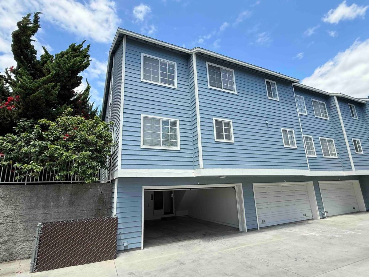 Townhouse for rent at 26127 Frampton Ave, Harbor City, CA 90710