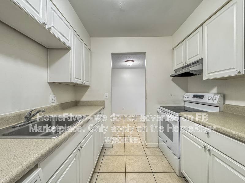 Condo for rent at 9101 W Hillsborough Ave #I-110, Tampa, FL 33615