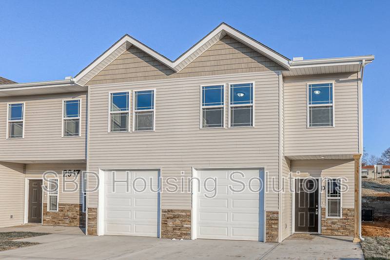 Townhouse for rent at 2920 S Harvard Ave #A, Independence, MO 64052