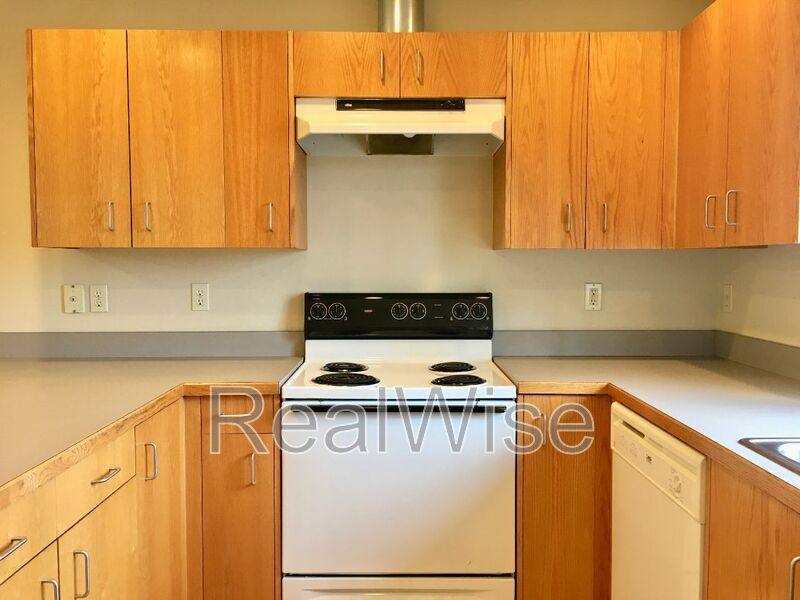 Apartment for rent at 219 NW 6th St #3, Redmond, OR 97756