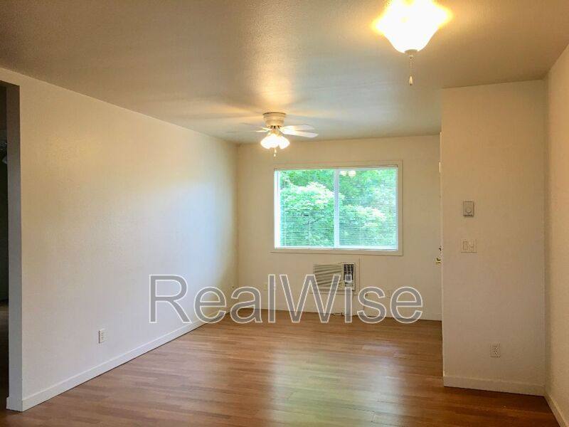 Apartment for rent at 219 NW 6th St #3, Redmond, OR 97756
