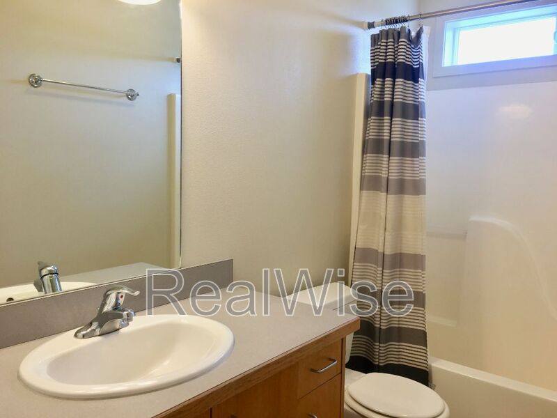 Apartment for rent at 219 NW 6th St #3, Redmond, OR 97756