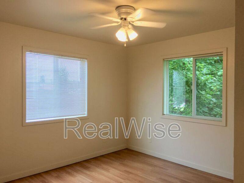 Apartment for rent at 219 NW 6th St #3, Redmond, OR 97756