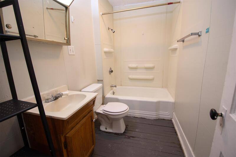 Apartment for rent at 127 B Woodlawn Ave, Green Bay, WI 54303
