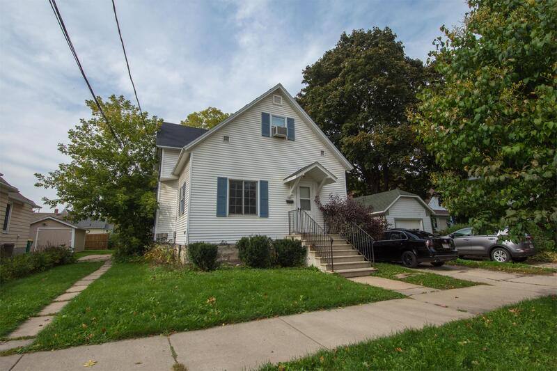 Apartment for rent at 127 B Woodlawn Ave, Green Bay, WI 54303