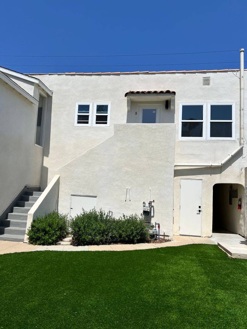 Apartment for rent at 917 Lincoln Blvd, Santa Monica, CA 90403