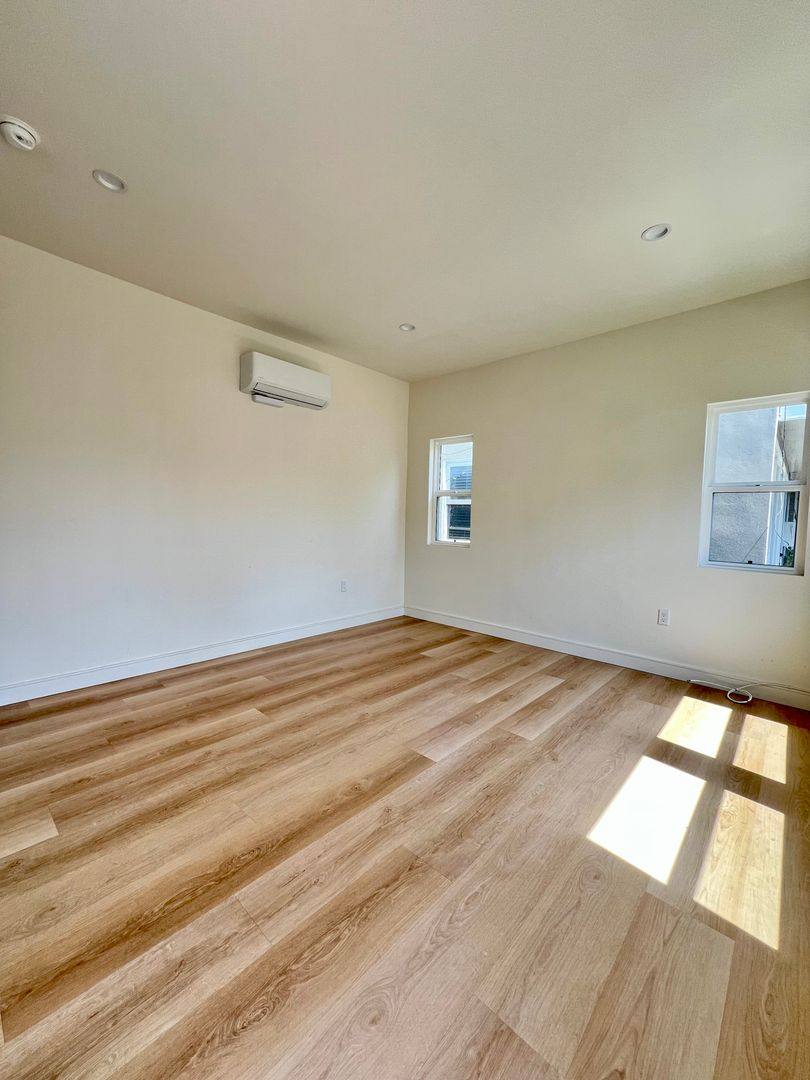 Apartment for rent at 917 Lincoln Blvd, Santa Monica, CA 90403
