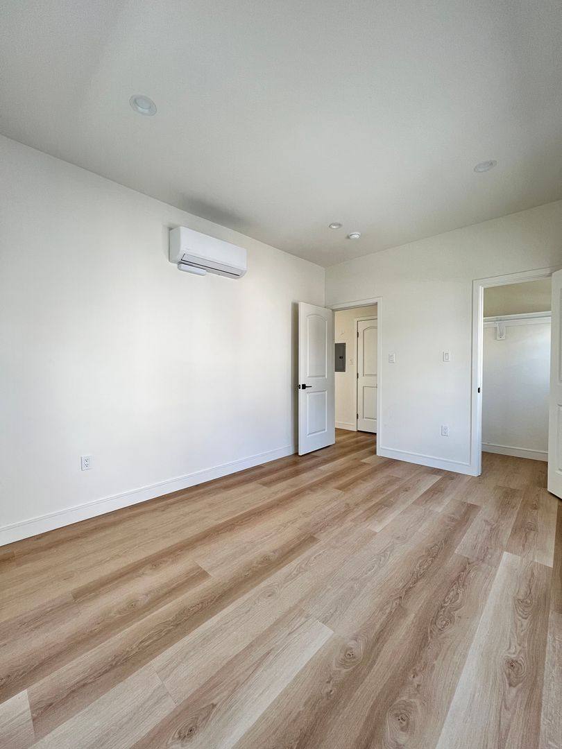 Apartment for rent at 917 Lincoln Blvd, Santa Monica, CA 90403