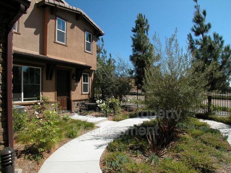 Townhouse for rent at 2750 Sparta Rd #9, Chula Vista, CA 91915