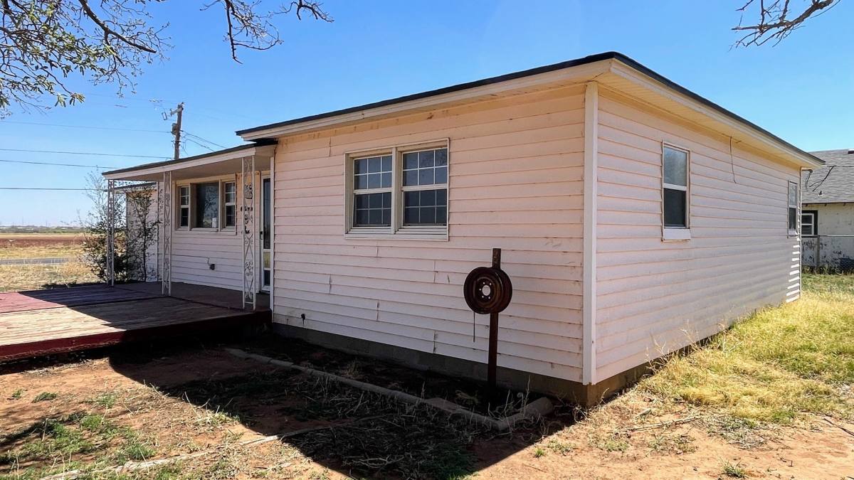 House for rent at 1101 S 15th, Lamesa, TX 79331