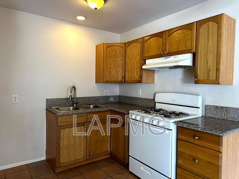 Townhouse for rent at 4826 Mascot St #4, Los Angeles, CA 90019