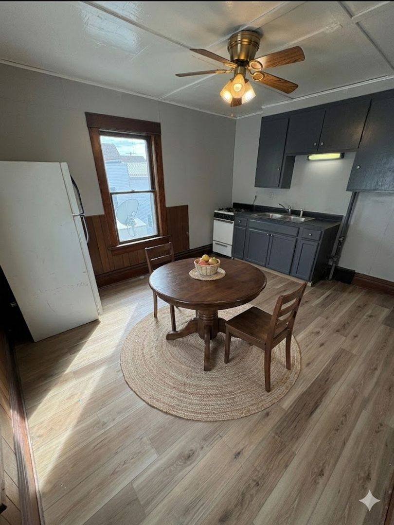 Apartment for rent at 706 S St, Waterloo, IA 50701