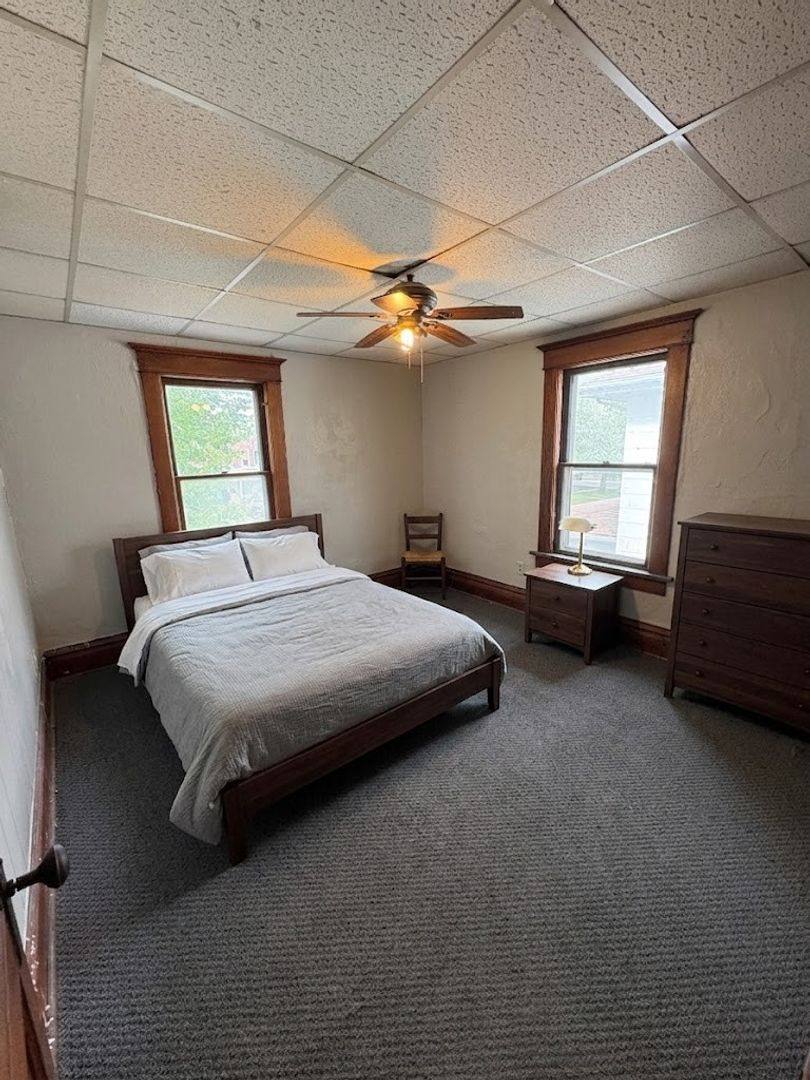 Apartment for rent at 706 S St, Waterloo, IA 50701
