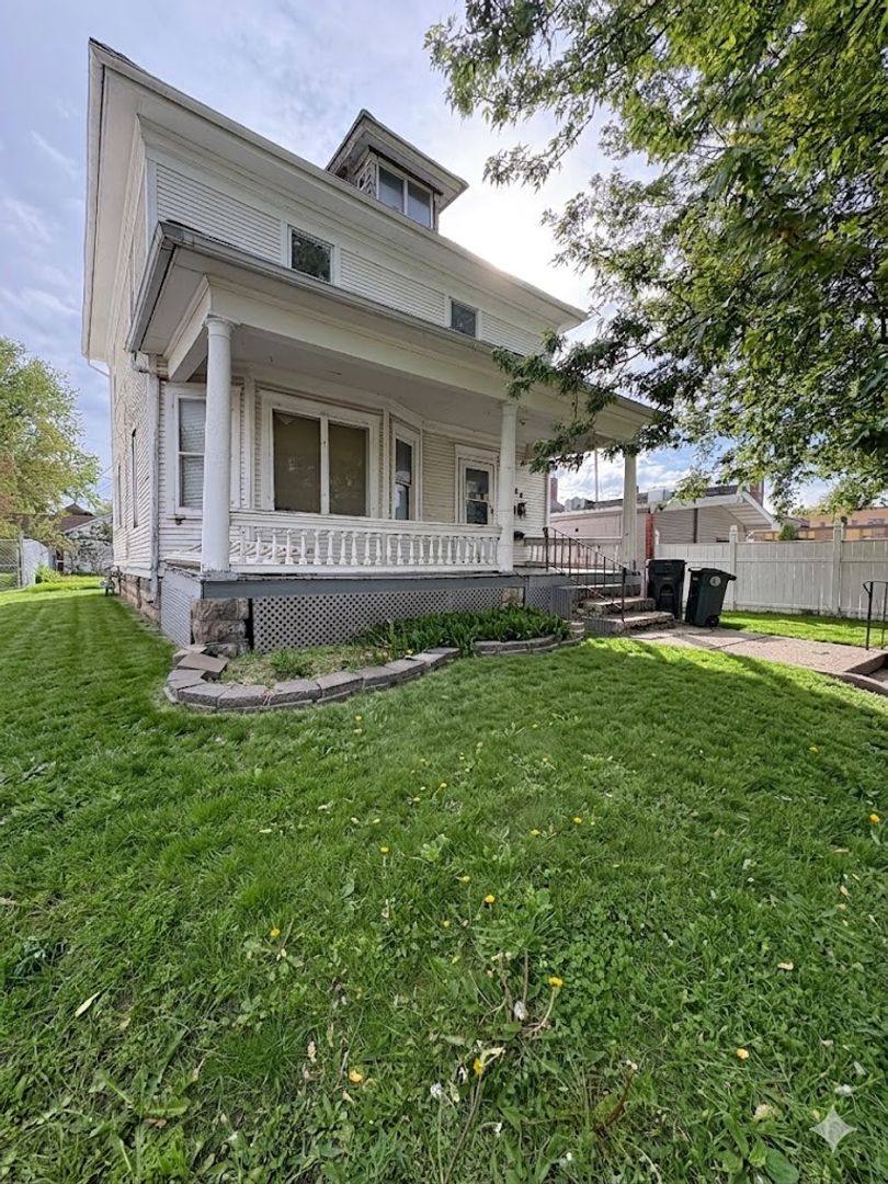 Apartment for rent at 706 S St, Waterloo, IA 50701