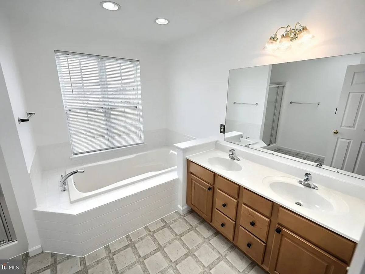 Townhouse for rent at 1193 Ledge Dr, York, PA 17408