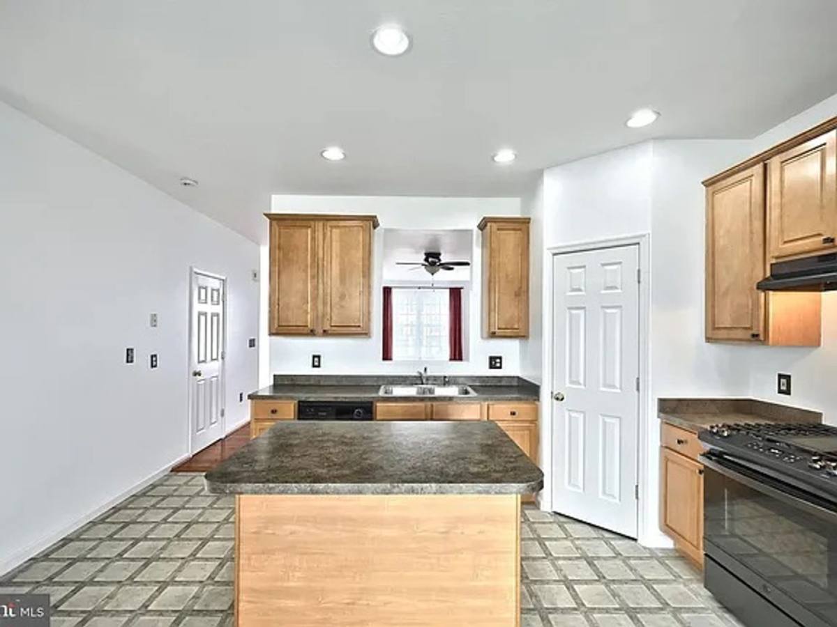 Townhouse for rent at 1193 Ledge Dr, York, PA 17408