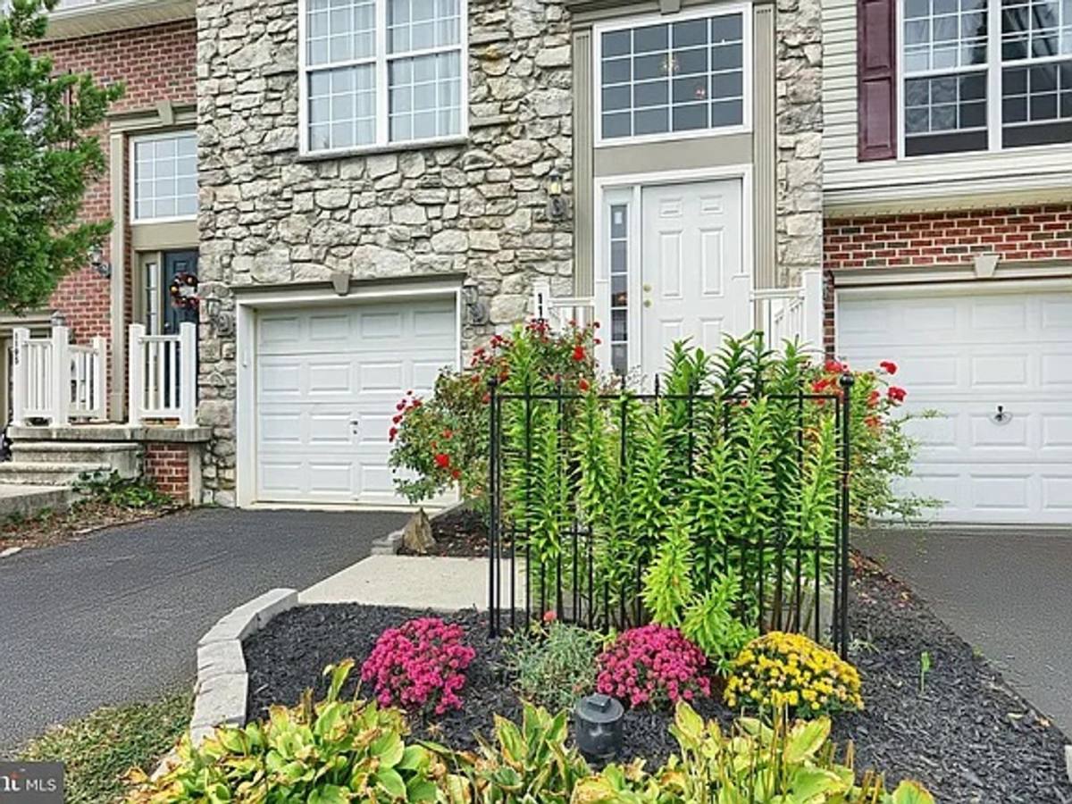 Townhouse for rent at 1193 Ledge Dr, York, PA 17408