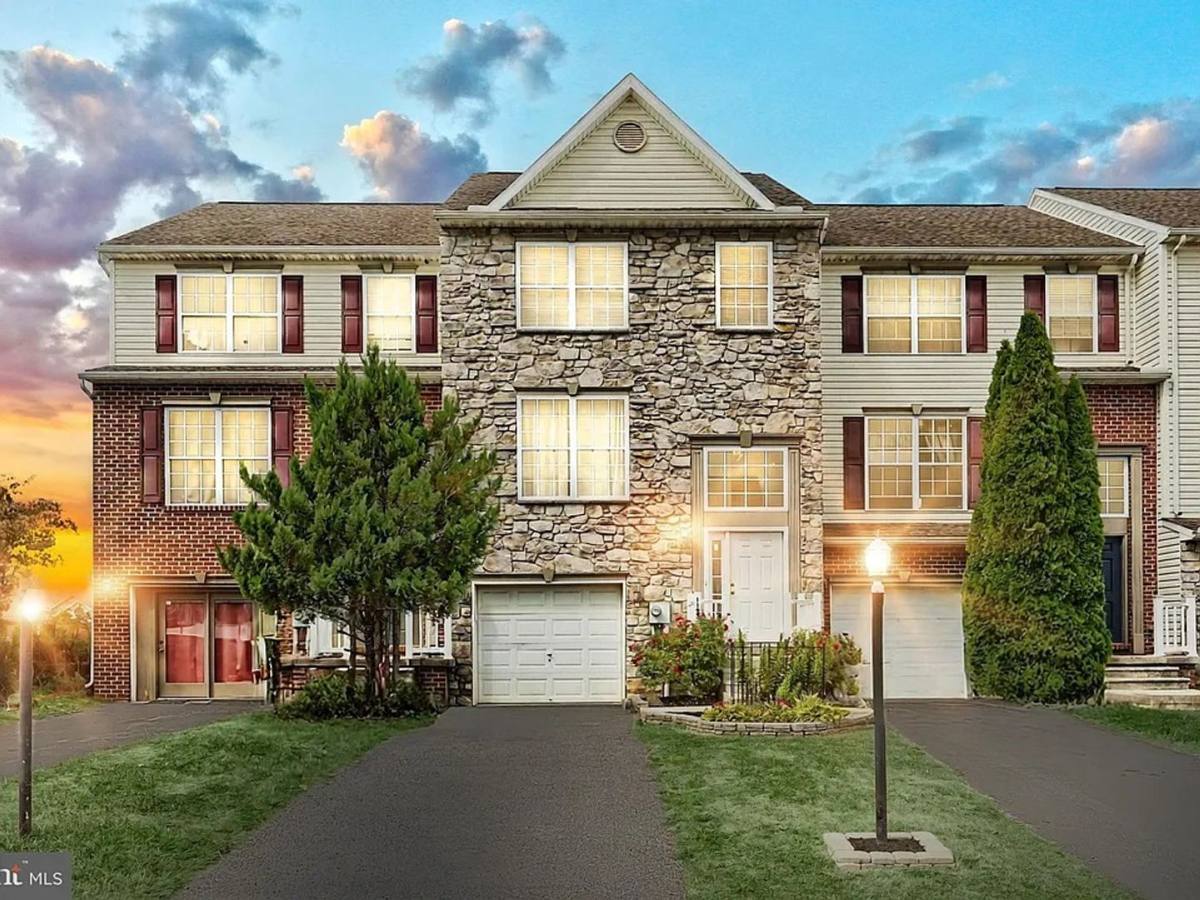Townhouse for rent at 1193 Ledge Dr, York, PA 17408