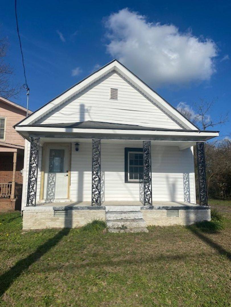 House for rent at 414 Martin Luther King Jr Dr, Washington, NC 27889