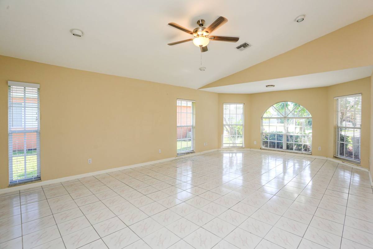 House for rent at 1040 Moon Lake Dr, Naples, FL 34104