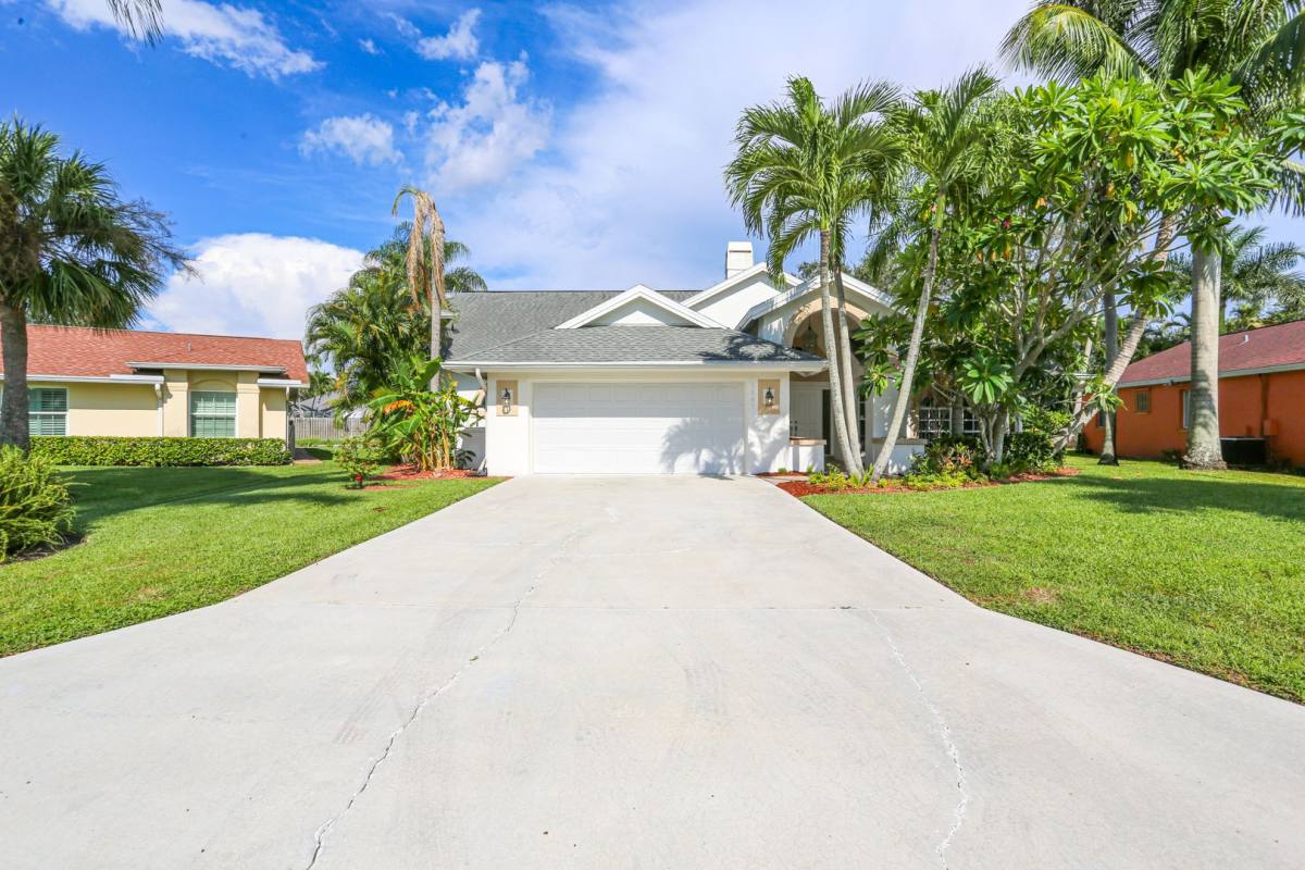 House for rent at 1040 Moon Lake Dr, Naples, FL 34104