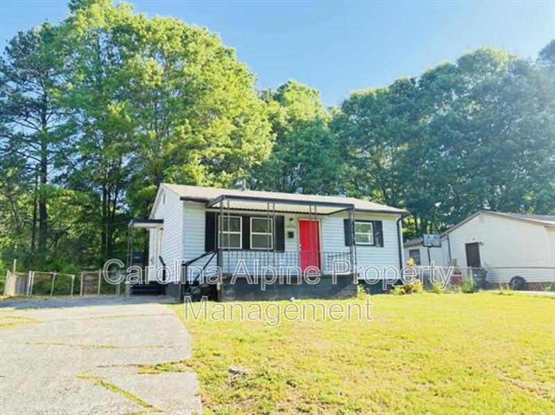 House for rent at 1030 Caldwell St, Statesville, NC 28677