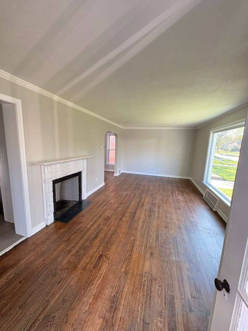 House for rent at 4461 Groveland Rd, Cleveland, OH 44118