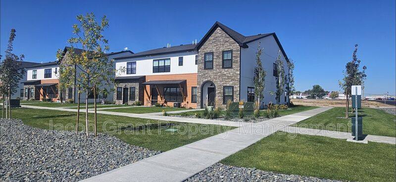 Townhouse for rent at 5157 N Beach Dr, Idaho Falls, ID 83401