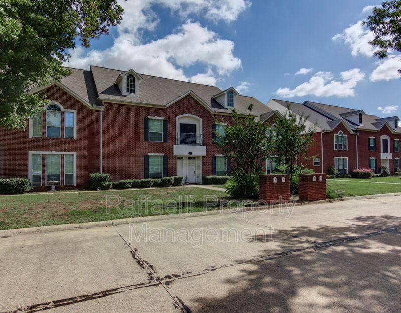 Townhouse for rent at 6 Fernwood Dr #B, Texarkana, TX 75503