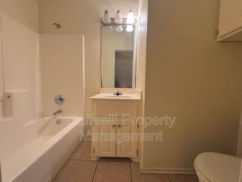 Townhouse for rent at 6 Fernwood Dr #B, Texarkana, TX 75503