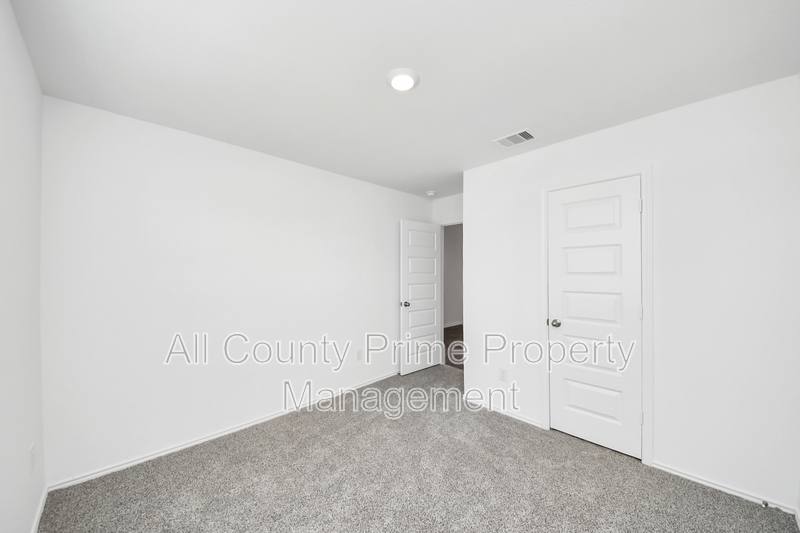 House for rent at 2007 Woodlark Way, Sealy, TX 77474