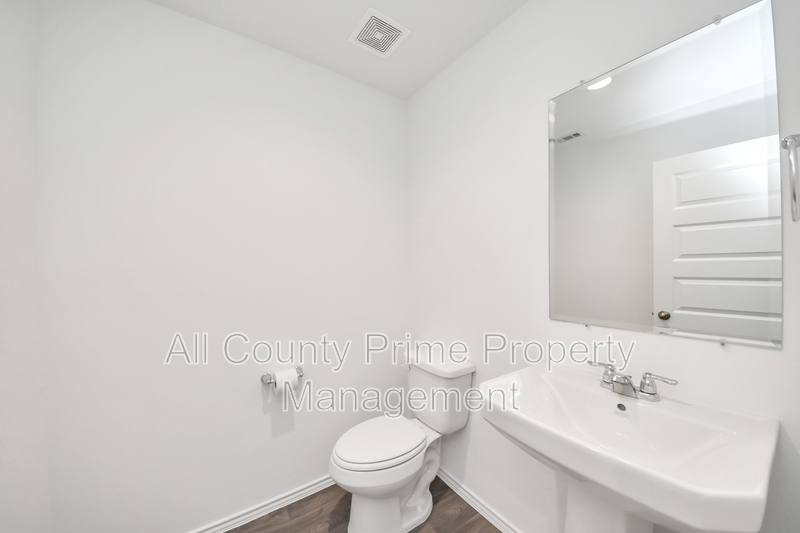 House for rent at 2007 Woodlark Way, Sealy, TX 77474