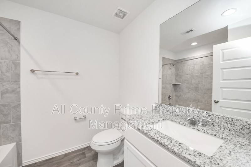 House for rent at 2007 Woodlark Way, Sealy, TX 77474
