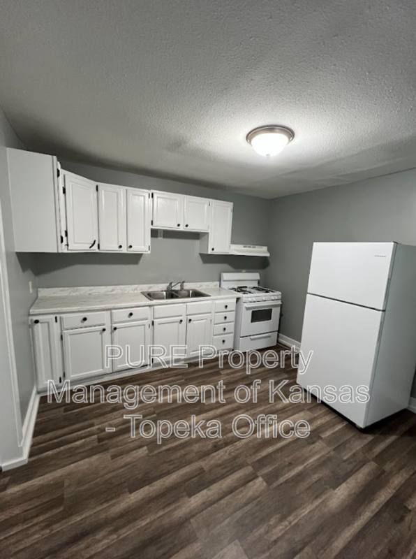 House for rent at 1021 SW Woodward Ave, Topeka, KS 66604