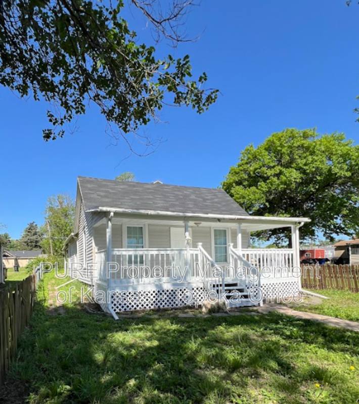 House for rent at 1021 SW Woodward Ave, Topeka, KS 66604