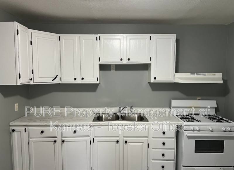House for rent at 1021 SW Woodward Ave, Topeka, KS 66604