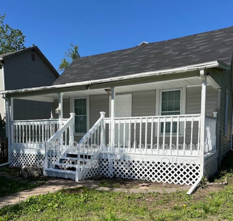 House for rent at 1021 SW Woodward Ave, Topeka, KS 66604
