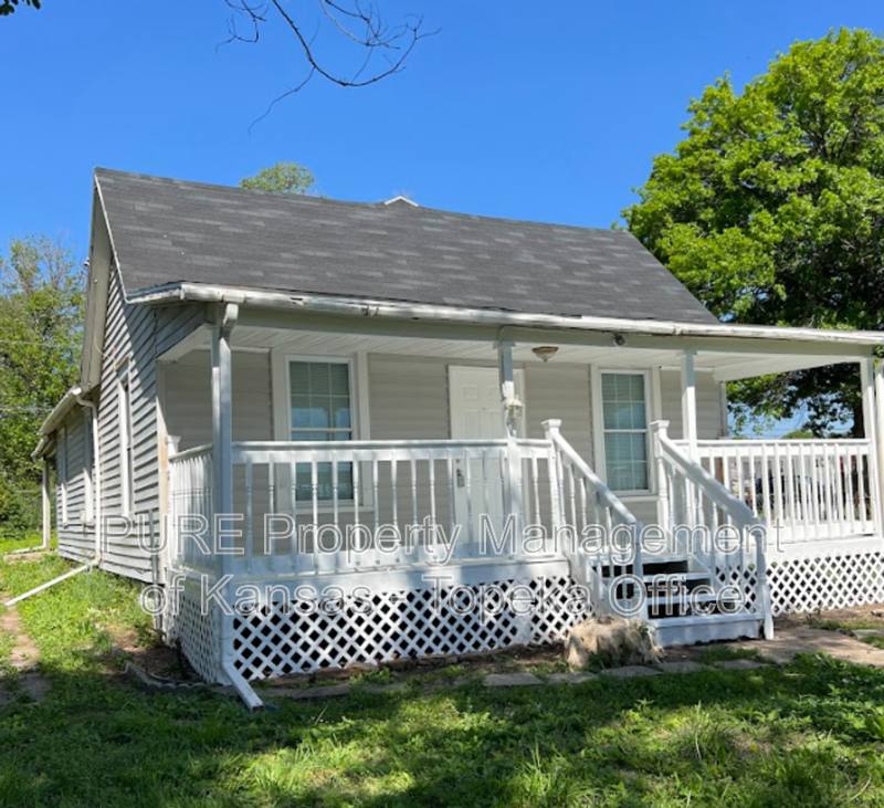 House for rent at 1021 SW Woodward Ave, Topeka, KS 66604