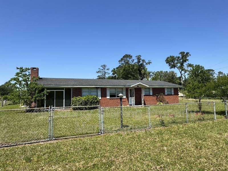 House for rent at 2730 N US-Highway 441, Lake City, FL 32055