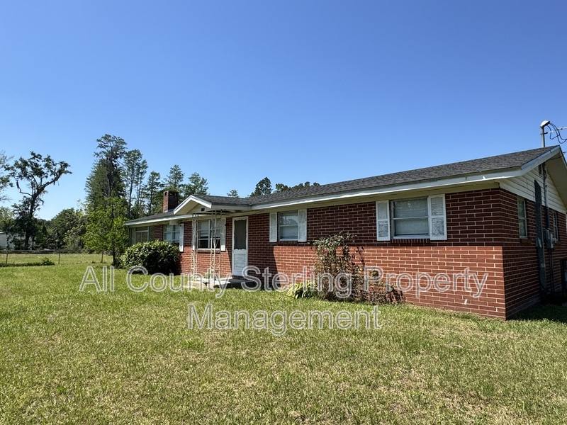 House for rent at 2730 N US-Highway 441, Lake City, FL 32055