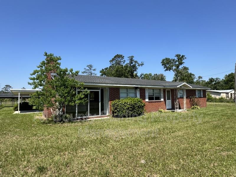 House for rent at 2730 N US-Highway 441, Lake City, FL 32055