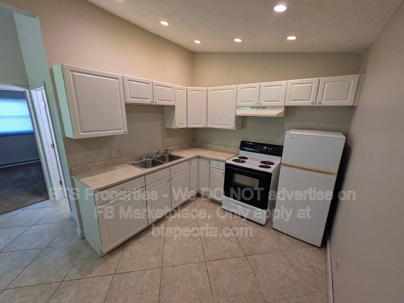 Apartment for rent at 5917 W Plank Rd #6, Peoria, IL 61604