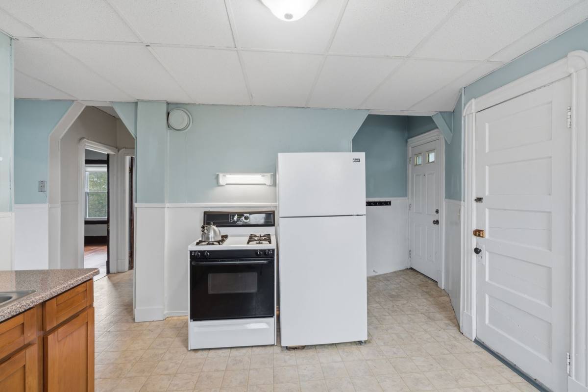 Apartment for rent at 43 Elmdale St, West Springfield, MA 01089