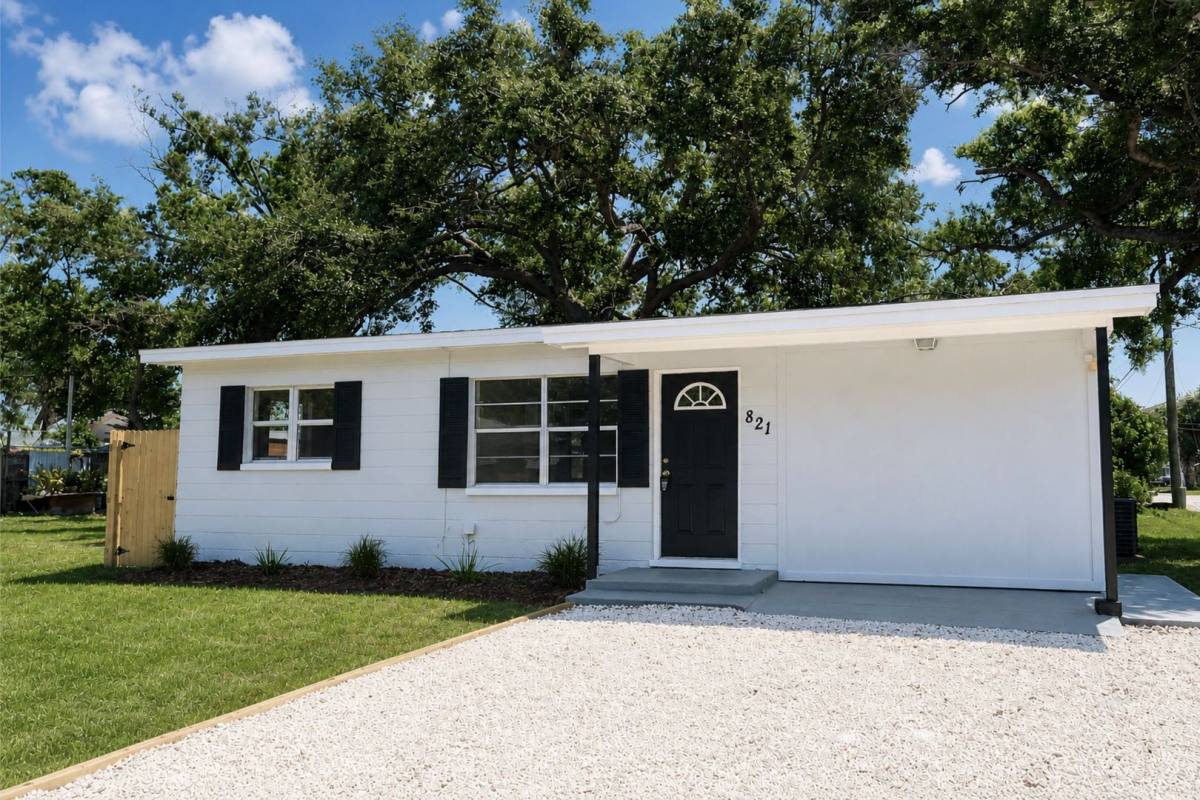 House for rent at 821 14th Ave NW, Largo, FL 33770