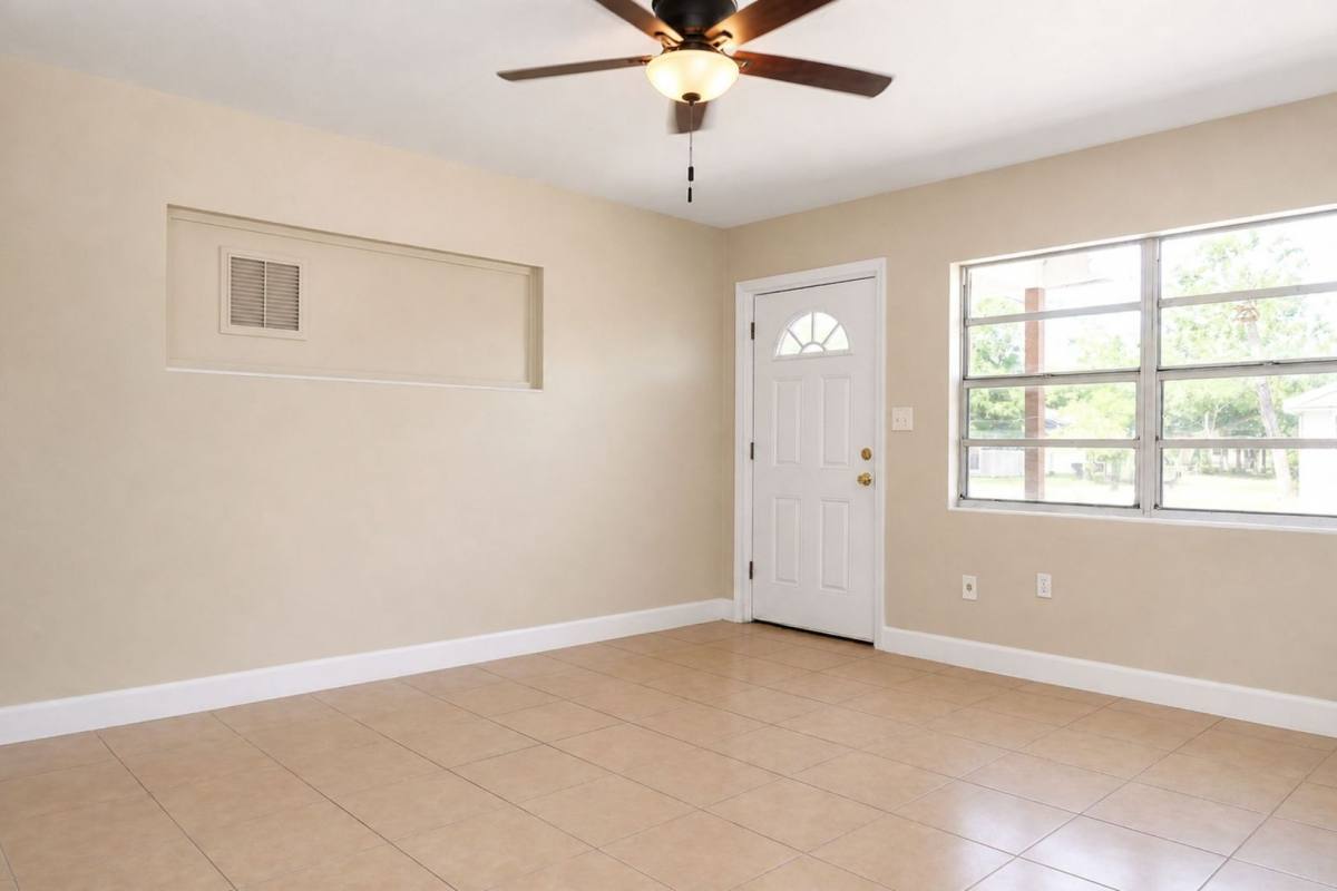 House for rent at 821 14th Ave NW, Largo, FL 33770