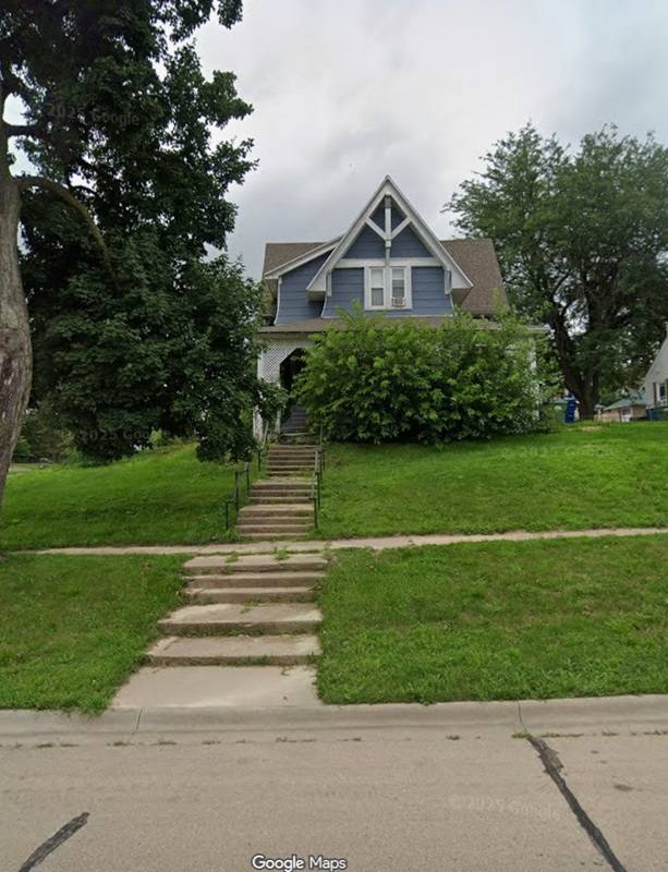 Apartment for rent at 2700 N 2nd St #2, Clinton, IA 52732