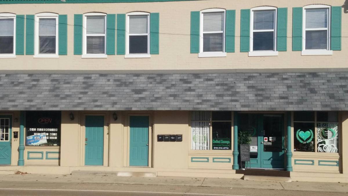207 E Main St, Mascoutah, IL 62258